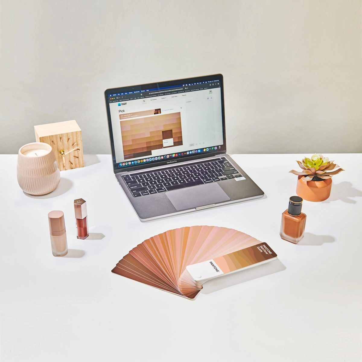 Product image 3 of the product “PANTONE SkinTone Guide | 138 Professional Skin Tone Colour References ”