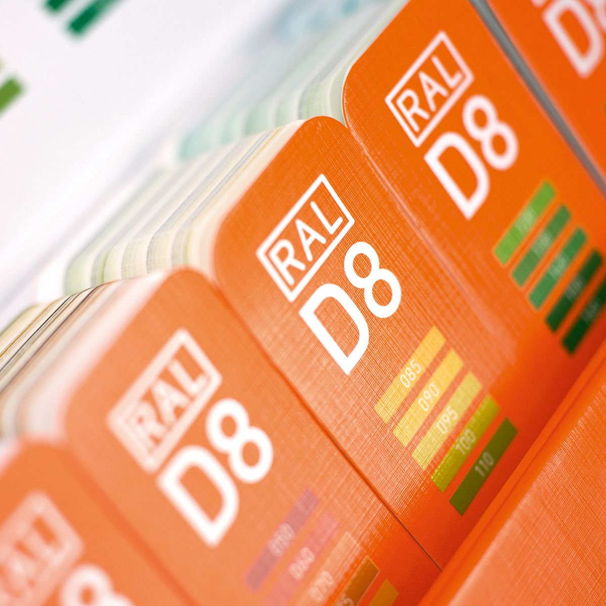 Artikelbild 4 des Artikels “RAL D8 Gestaltungsbox | 8 Farbfächer mit 1.825 RAL DESIGN SYSTEM plus Farben “